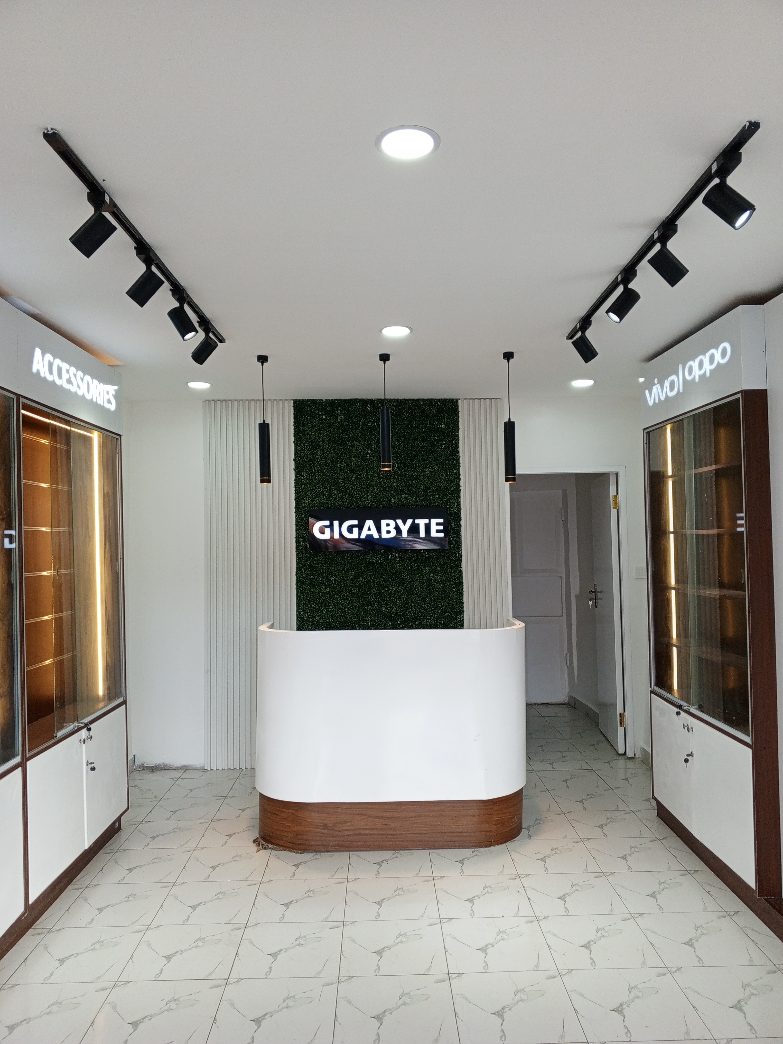 Gigabyte Phone Shop